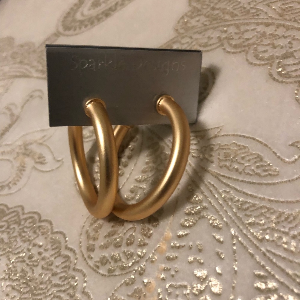 Trendy Gold Hoops💫